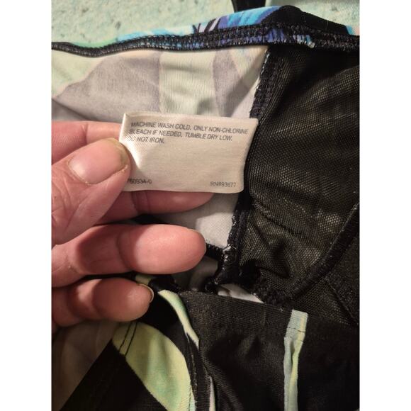 St Johns Bay Swim Top - Picture 4 of 5